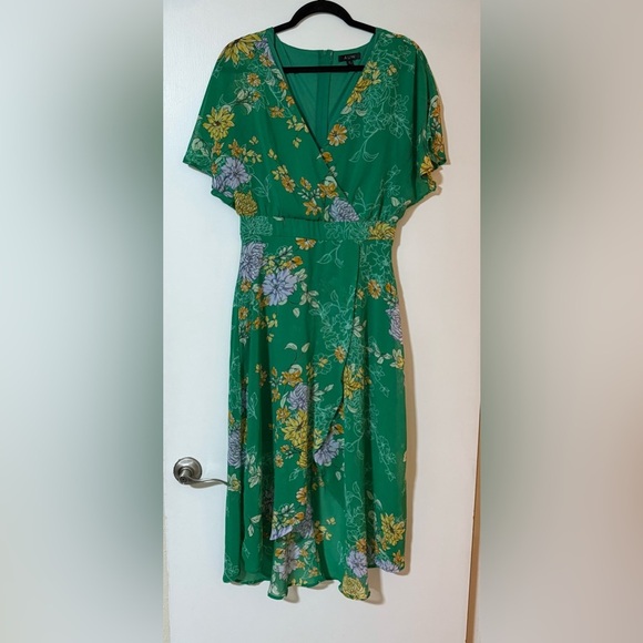 AUW Dresses & Skirts - Gorgeous AUW Green Dress